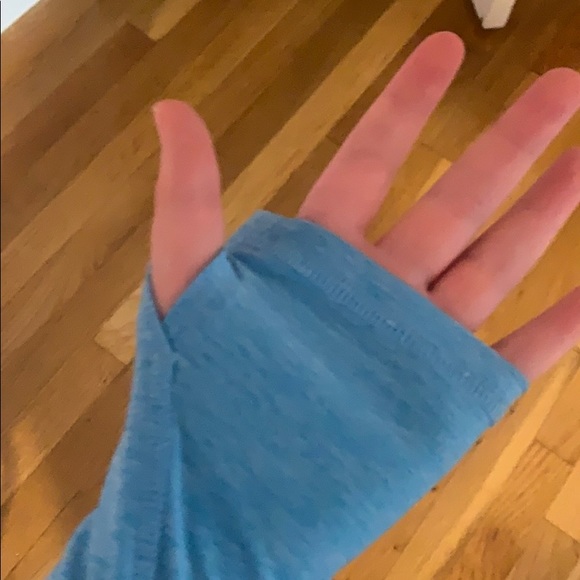 Old navy active long sleeve - Picture 3 of 5